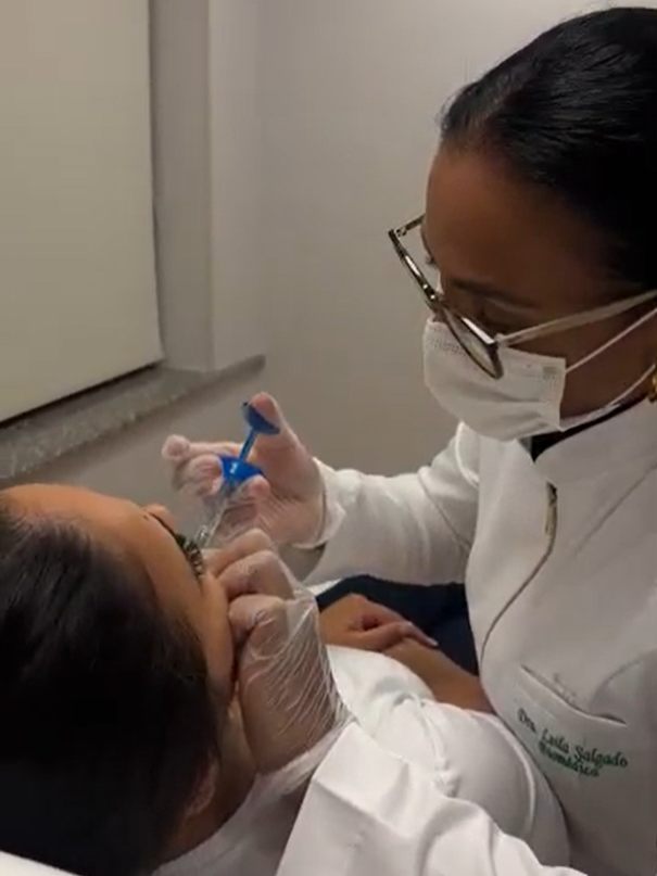 Aplicação de preenchimento facial